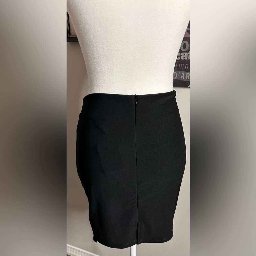 Thrift Market BNWT SZ. S black cross over bodycon mini skirt